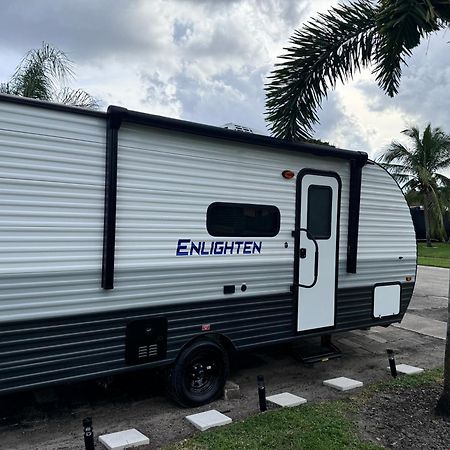 Cozy Rv Trailer Βίλα Φορτ Λόντερντεϊλ Εξωτερικό φωτογραφία